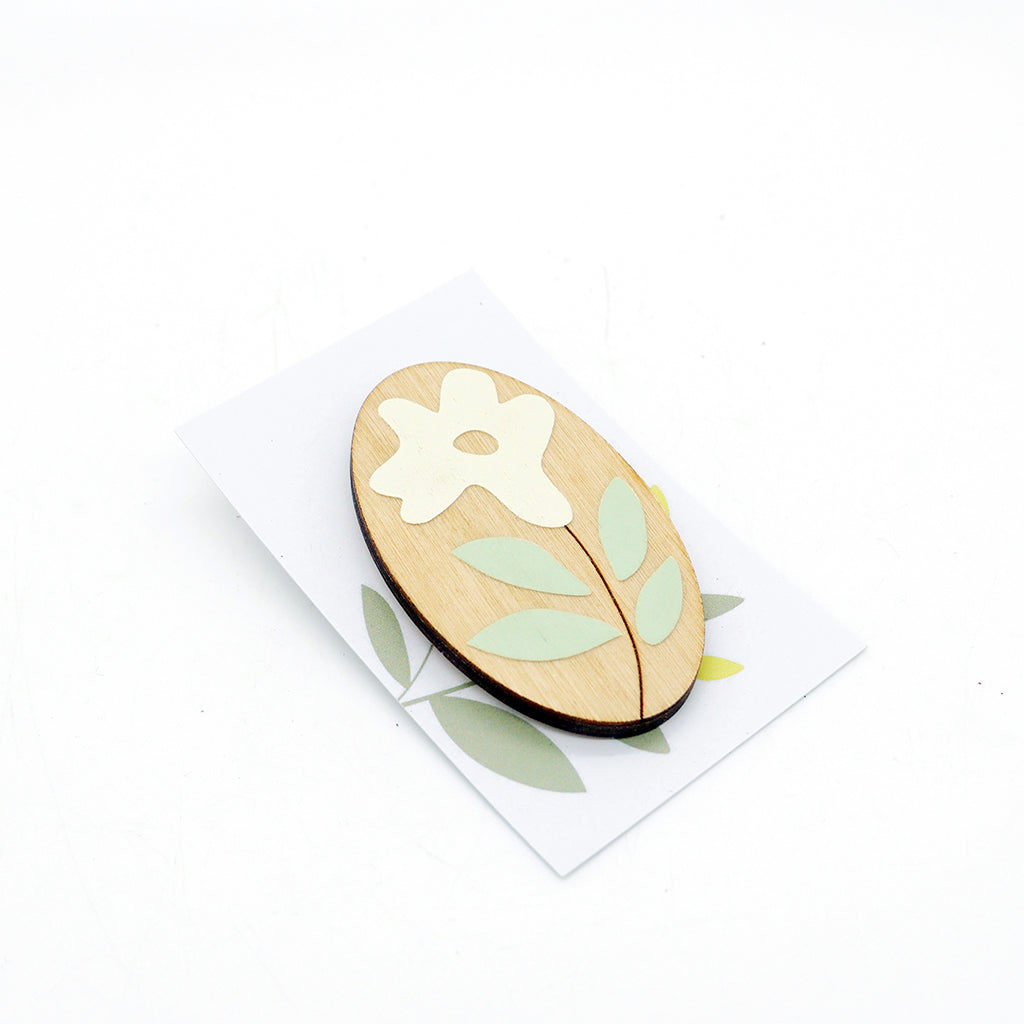 Anna Wiscombe - Flower brooch